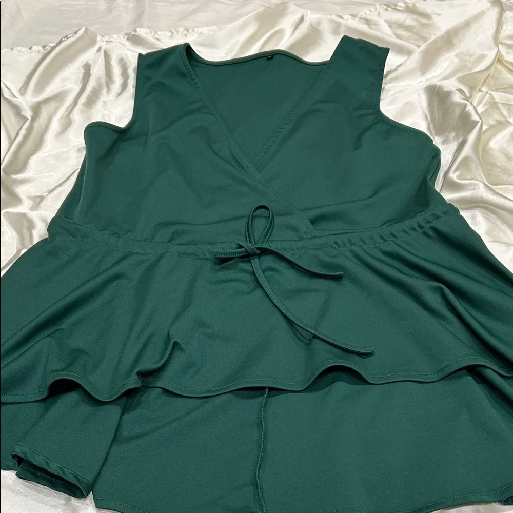 🌷 Green Sleeveless V Neck Top - Picture 3 of 8